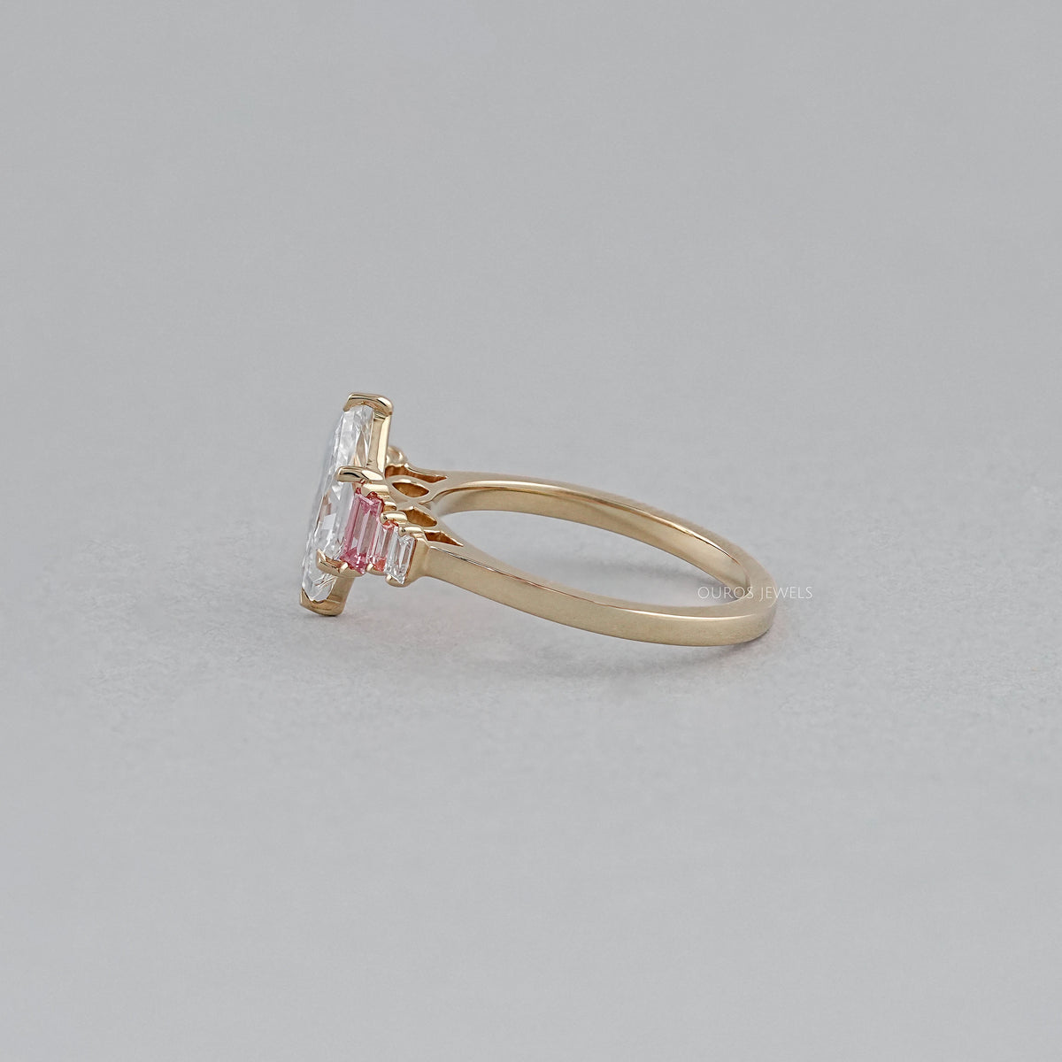 Dutch Marquise Diamond Ring With Baguette