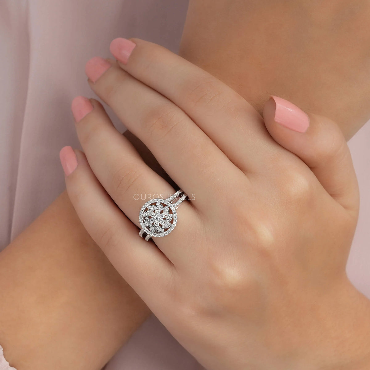 Cluster Round Cut Diamond Halo Engagement Ring
