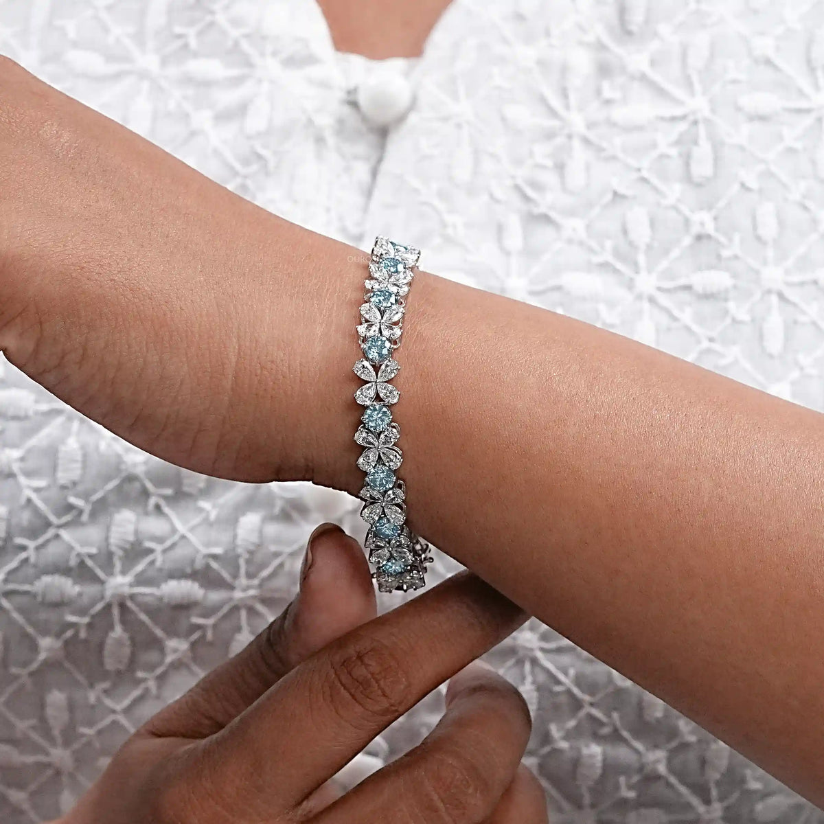 Pear-Shaped Flower Diamond Bracelet Bracelet
