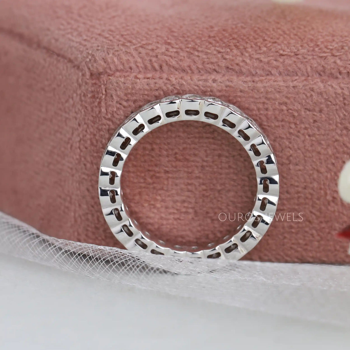 Round Shape Lab Diamond Half Bezel Set Band
