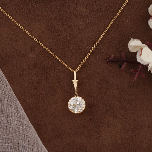 Luxury OEC Round Diamond Pendant Necklaces