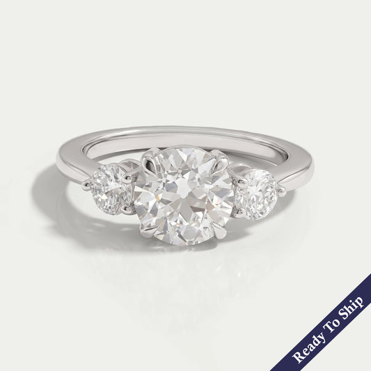 Verlobungsring mit 3 runden Diamanten im Old European Cut