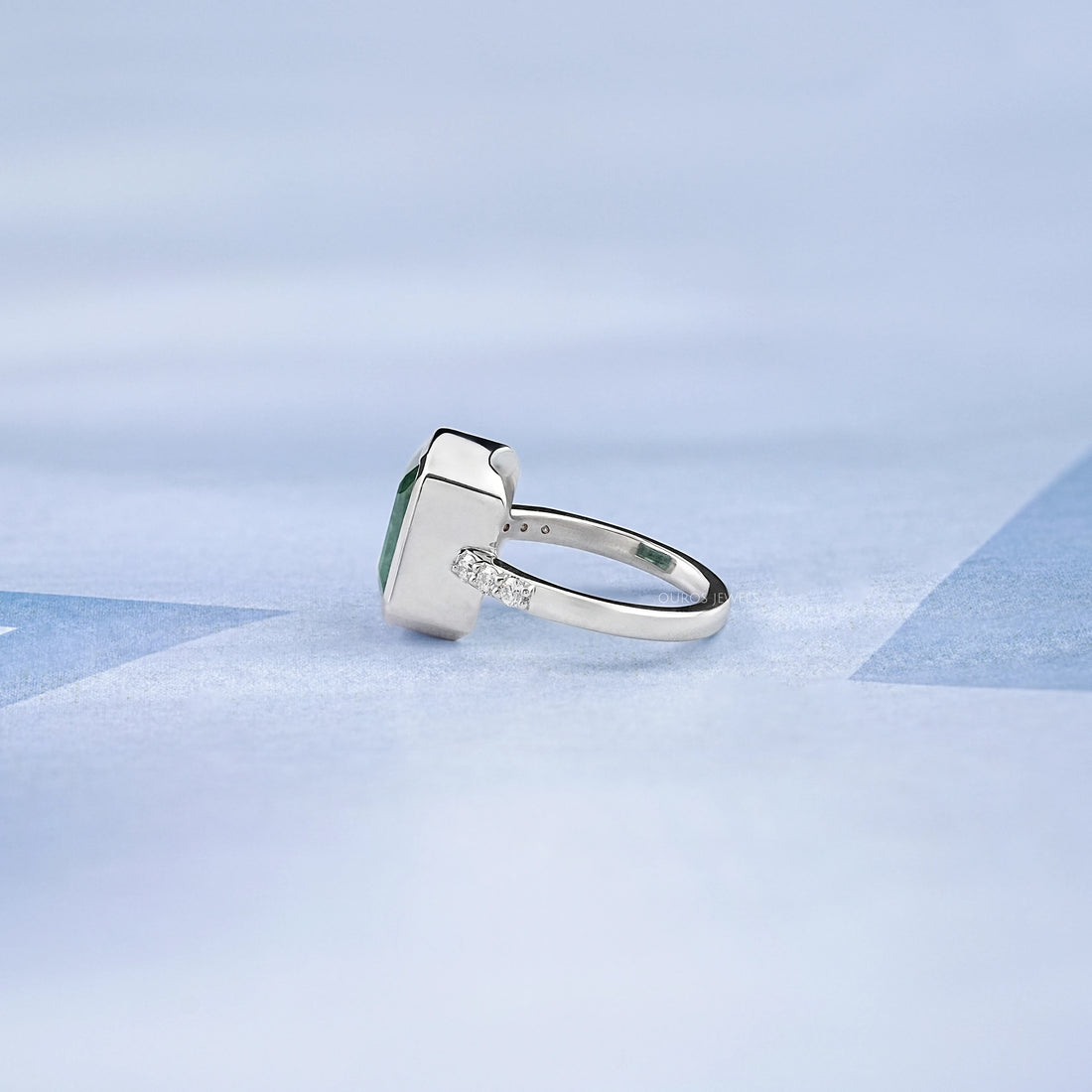 Asscher Cut Emerald Gemstone Bezel Set Ring Ring
