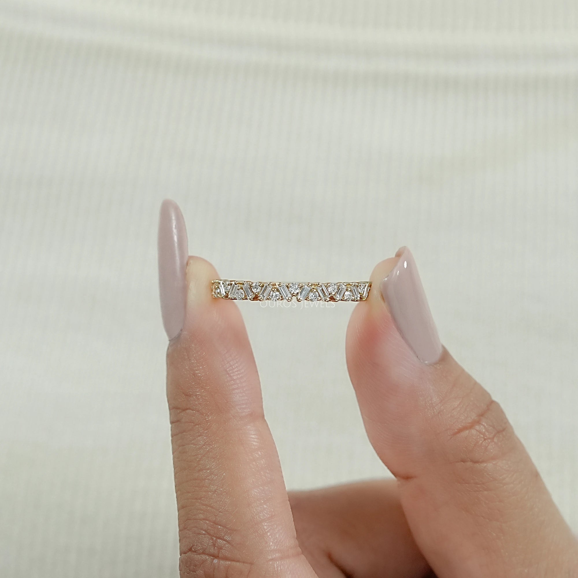 Halber Eternity-Ring im Rundschliff