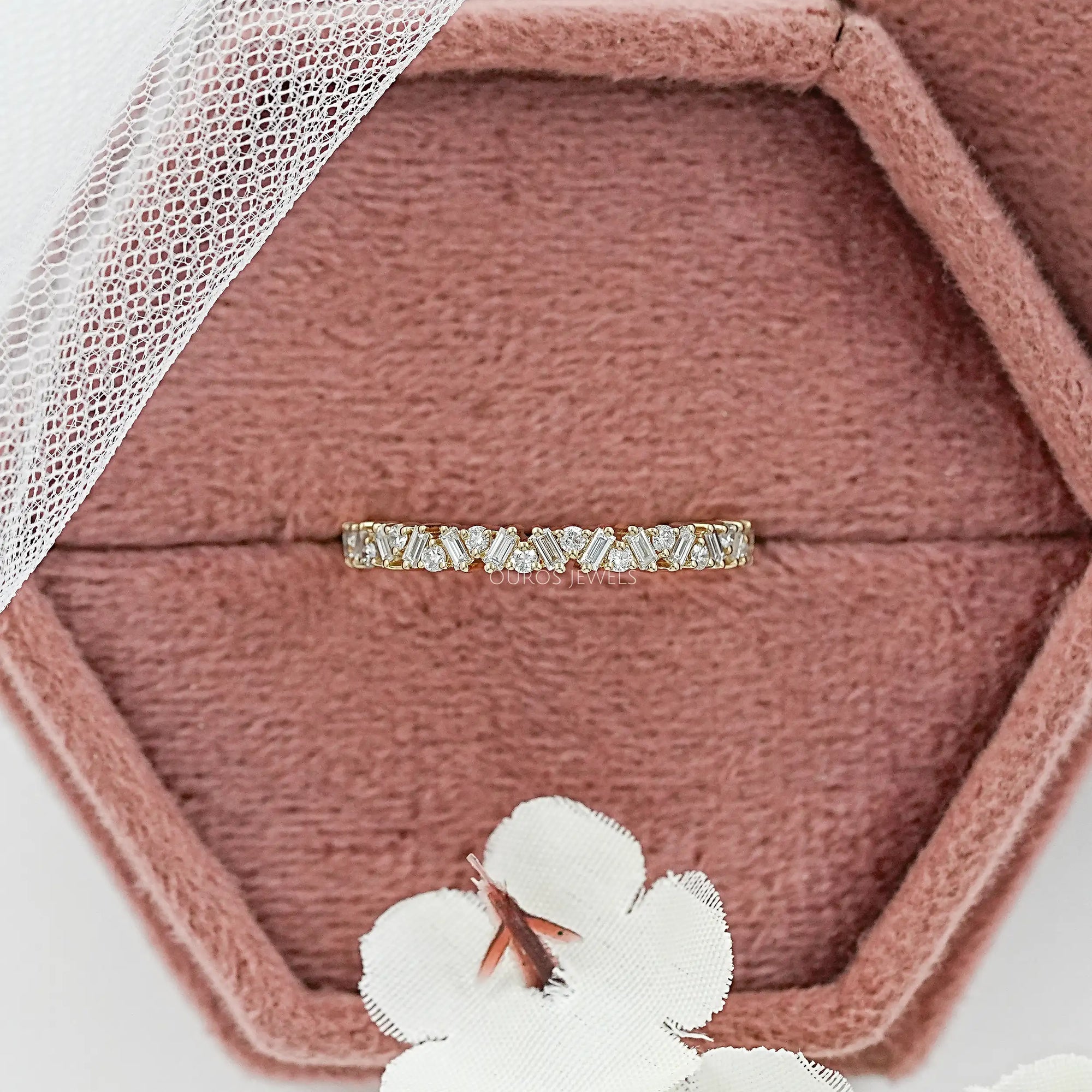 Halber Eternity-Ring im Rundschliff