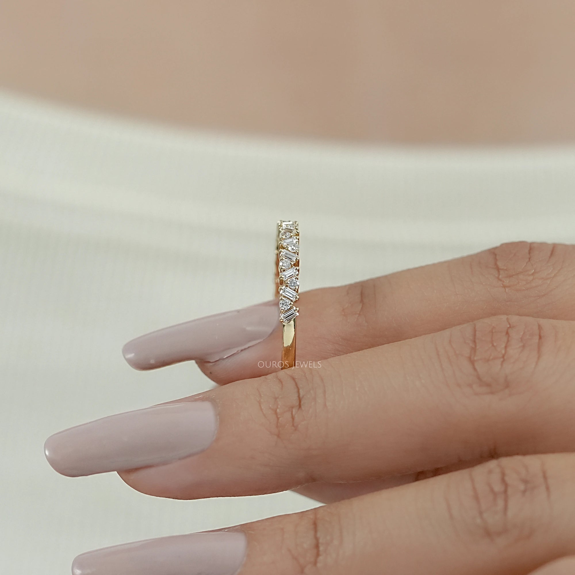 Halber Eternity-Ring im Rundschliff