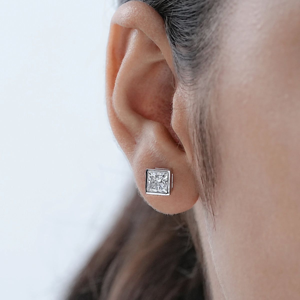 Milgrain-Ohrstecker mit im Labor gezüchteten Prinzessschliff-Diamanten