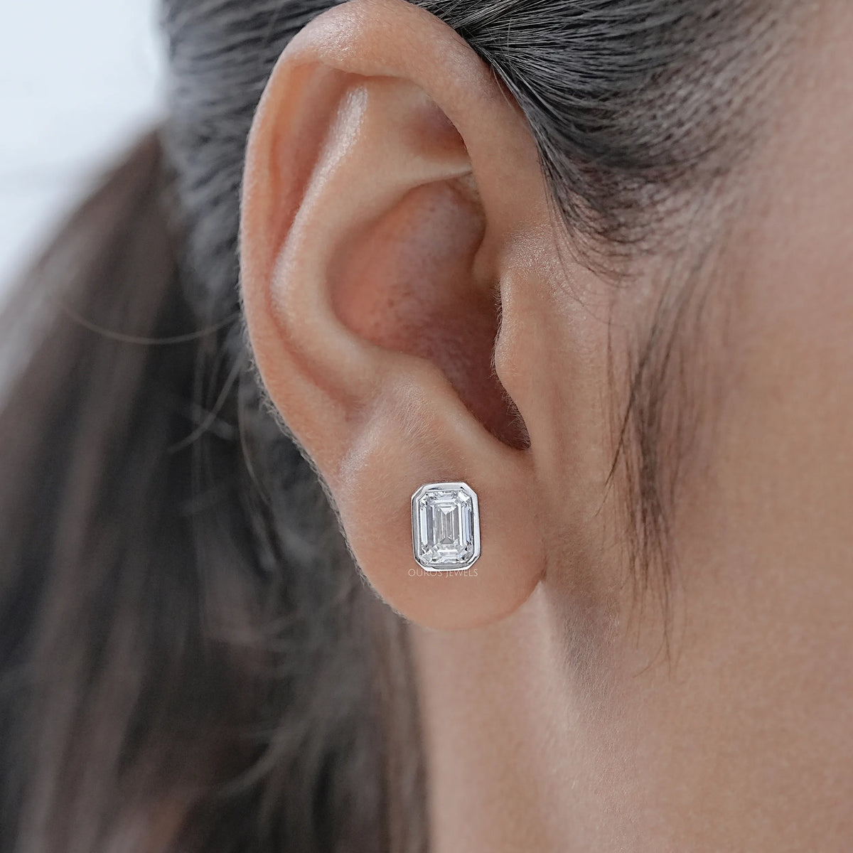 Ohrstecker mit Smaragdschliff Labor-Diamant und Milgrain-Fassung