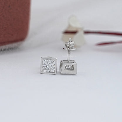 Milgrain-Ohrstecker mit im Labor gezüchteten Prinzessschliff-Diamanten