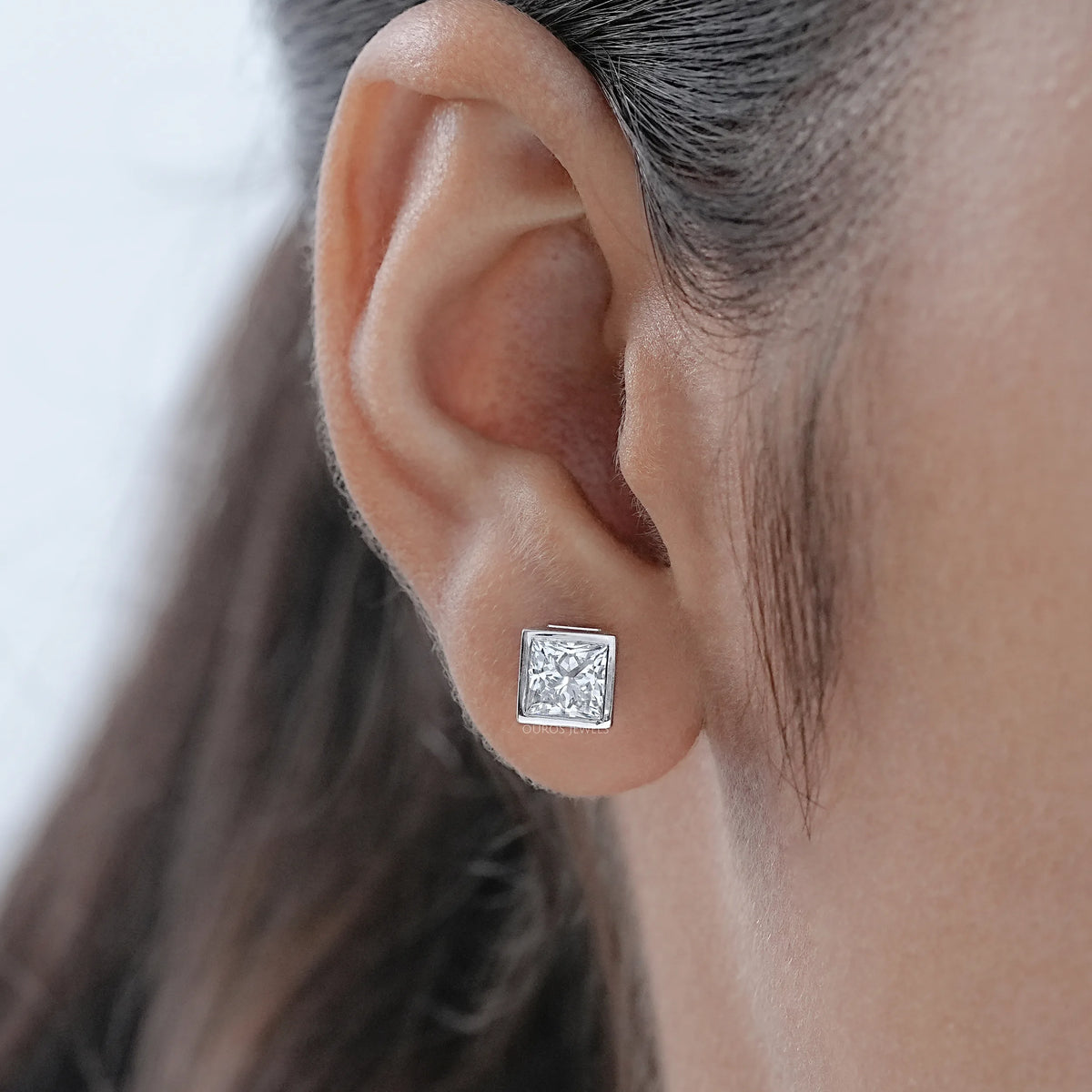 Milgrain-Ohrstecker mit im Labor gezüchteten Prinzessschliff-Diamanten