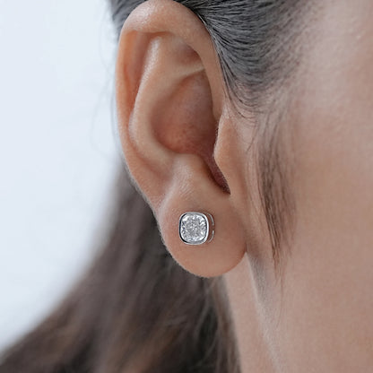 Milgrain-Kissen-Ohrstecker mit im Labor gezüchteten Diamanten