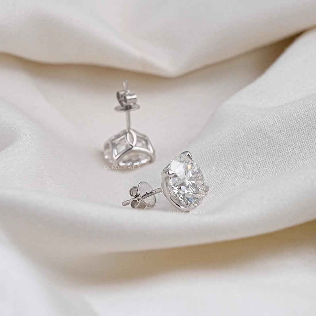 Round Cut Lab Diamond Stud Molly Sims - 96th Annual Academy Awards Earrings