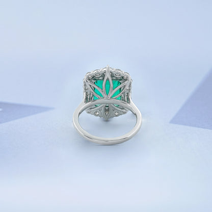 Halo mit Akzent Diamant grüner Smaragd Verlobungsring