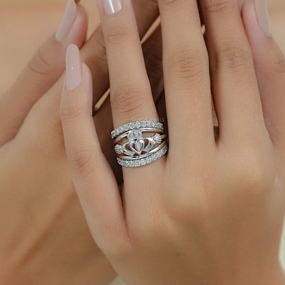 Offener Herzform Ring mit runden Diamanten in Bubble-Fassung