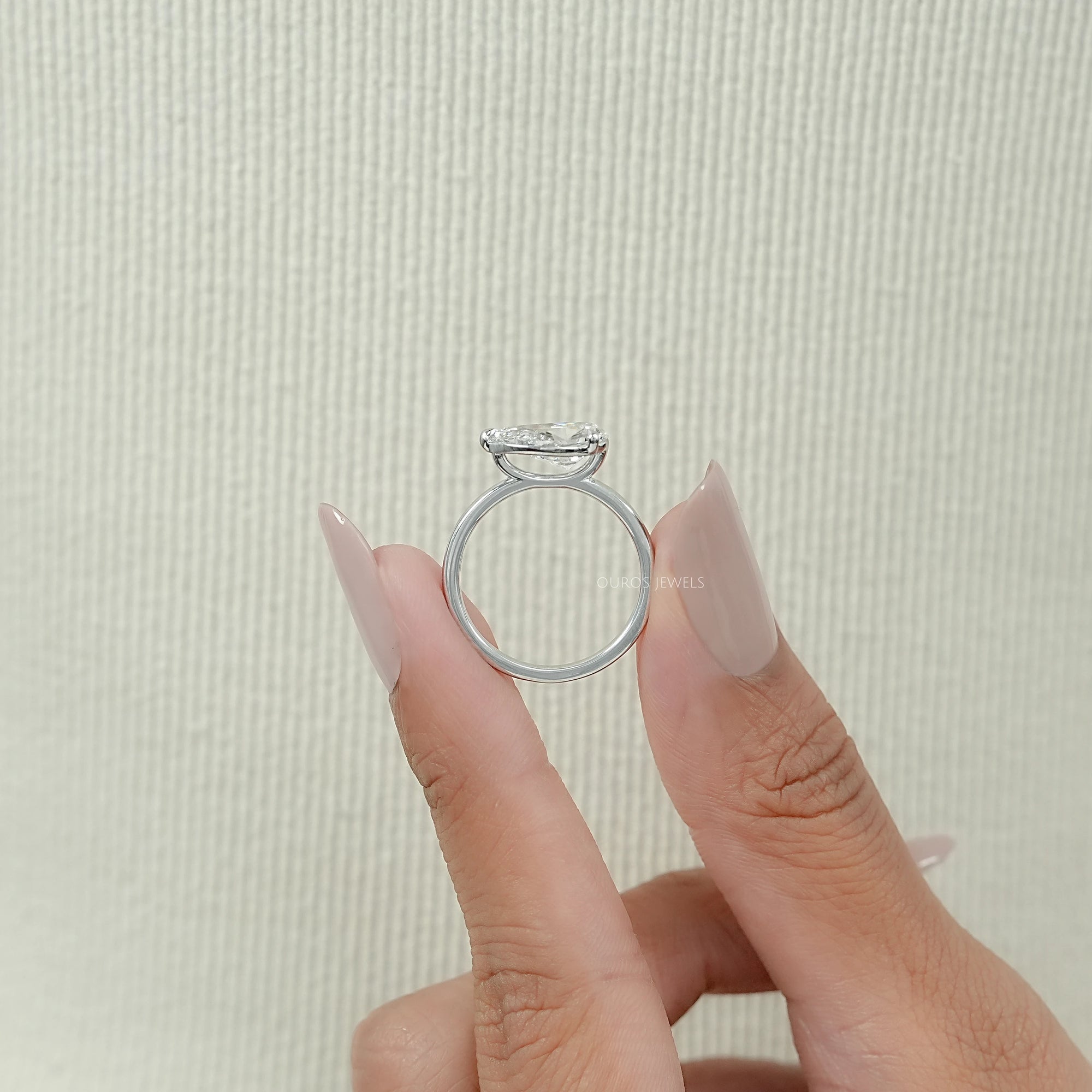 Solitärring mit Bazel Birnenschliff