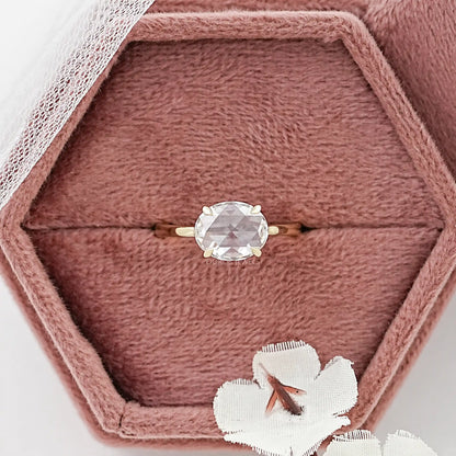 Verlobungsring mit Diamanten im Rosenschliff (rund und birnenförmig)