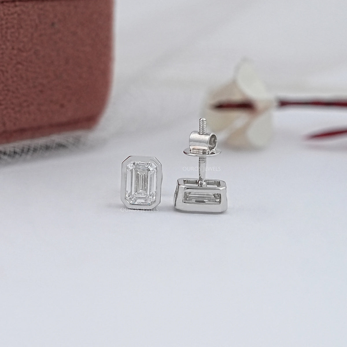 Ohrstecker mit Smaragdschliff Labor-Diamant und Milgrain-Fassung