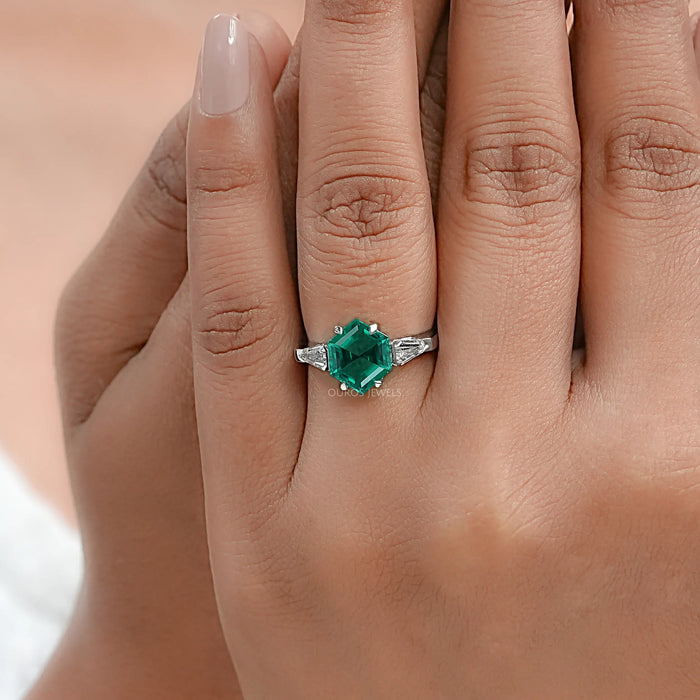Hexagon Cut Emerald Gemstone Ring Ring