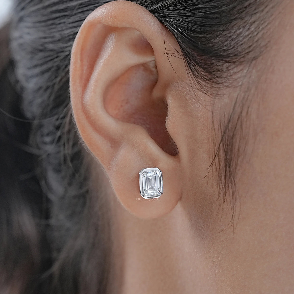 Ohrstecker mit Smaragdschliff Labor-Diamant und Milgrain-Fassung