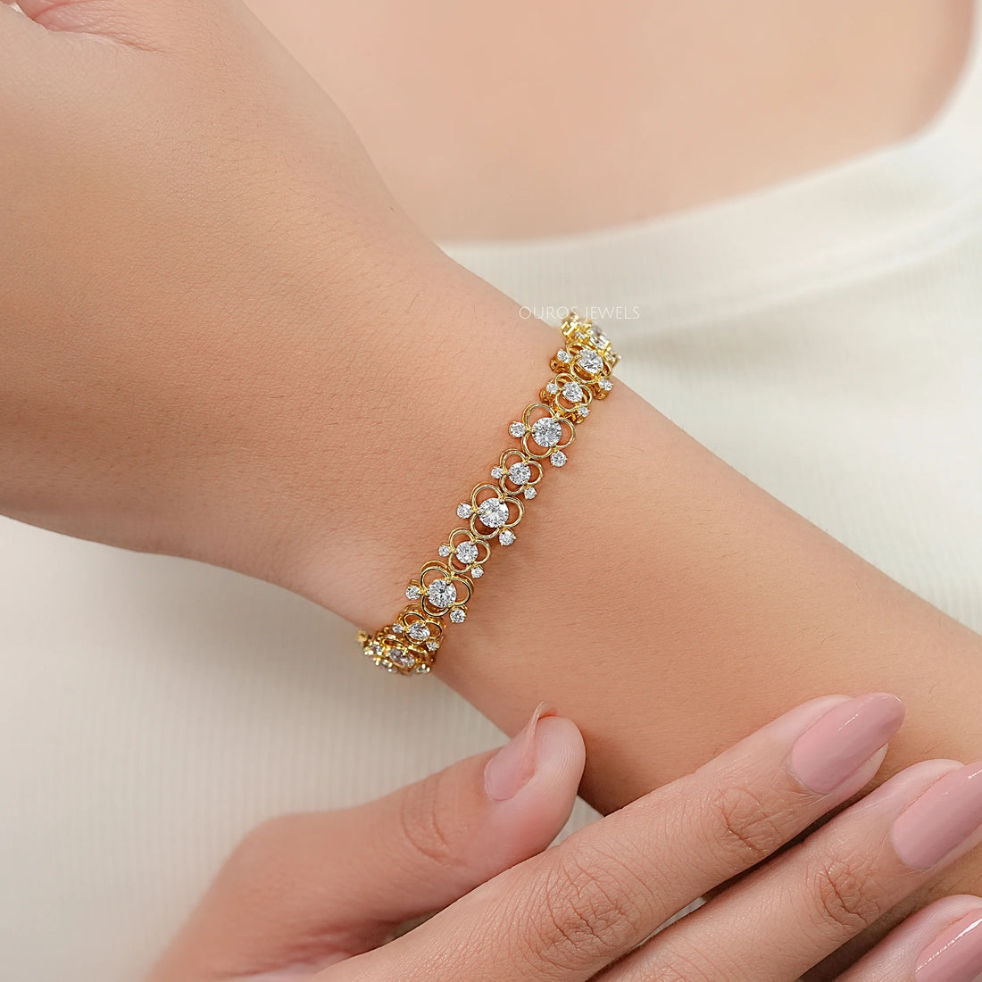 Round Lab Diamond Clover Floral Bracelet Bracelet