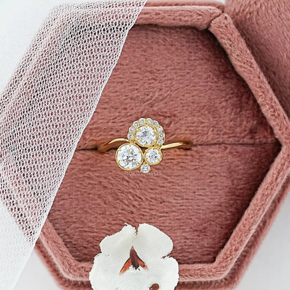 Verlobungsring mit Diamanten im Rosenschliff (rund und birnenförmig)