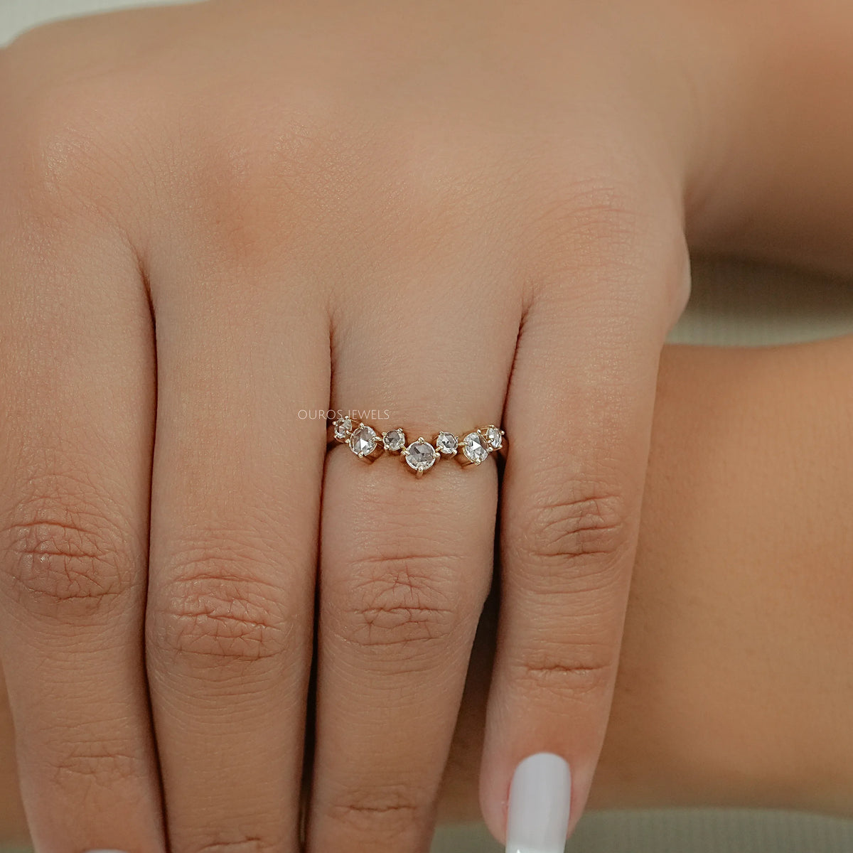 Verlobungsring mit Diamanten im Rosenschliff (rund und birnenförmig)