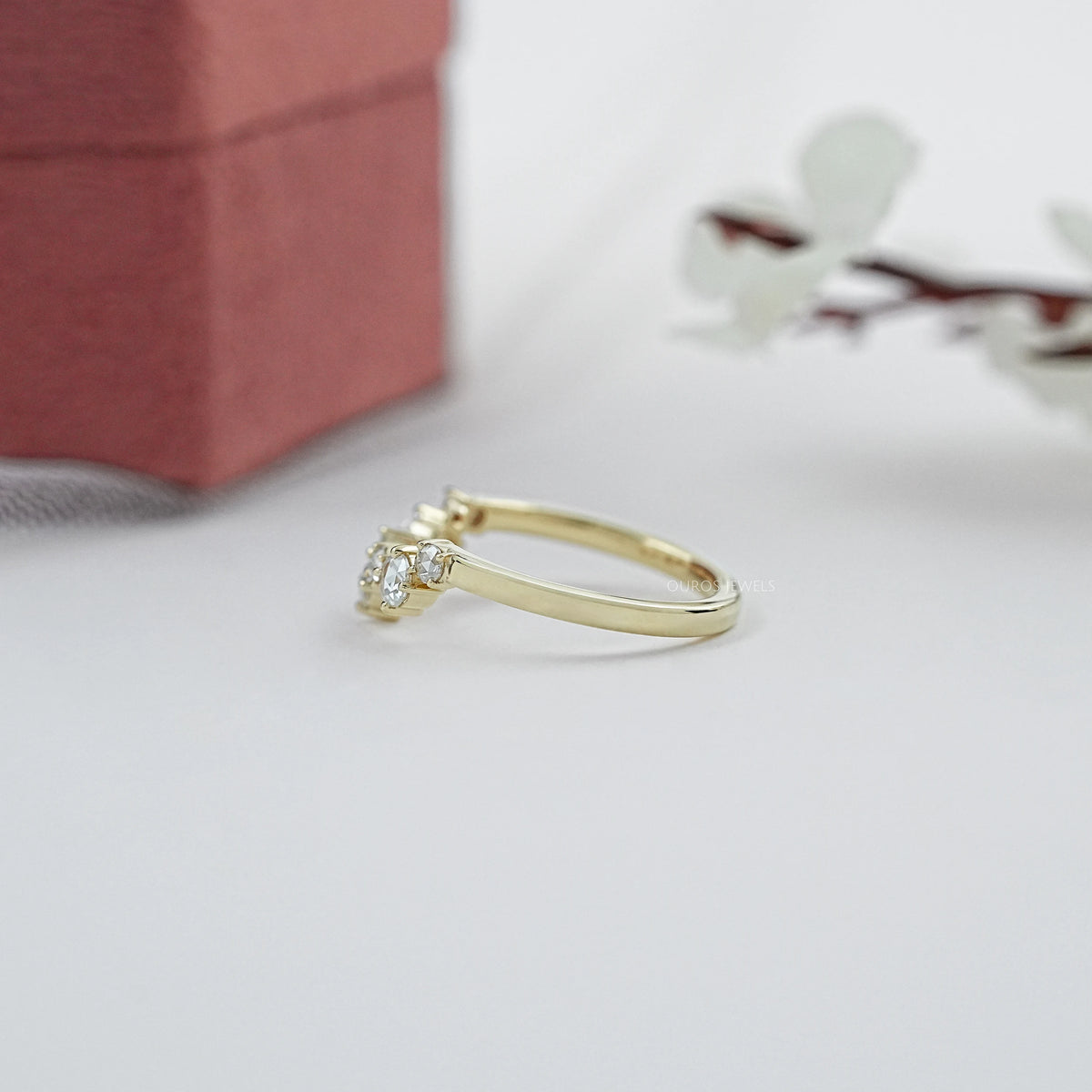 Verlobungsring mit Diamanten im Rosenschliff (rund und birnenförmig)