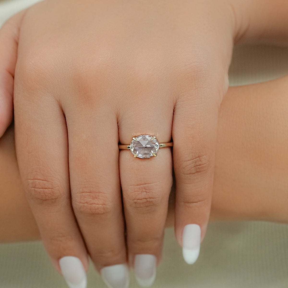 Verlobungsring mit Diamanten im Rosenschliff (rund und birnenförmig)