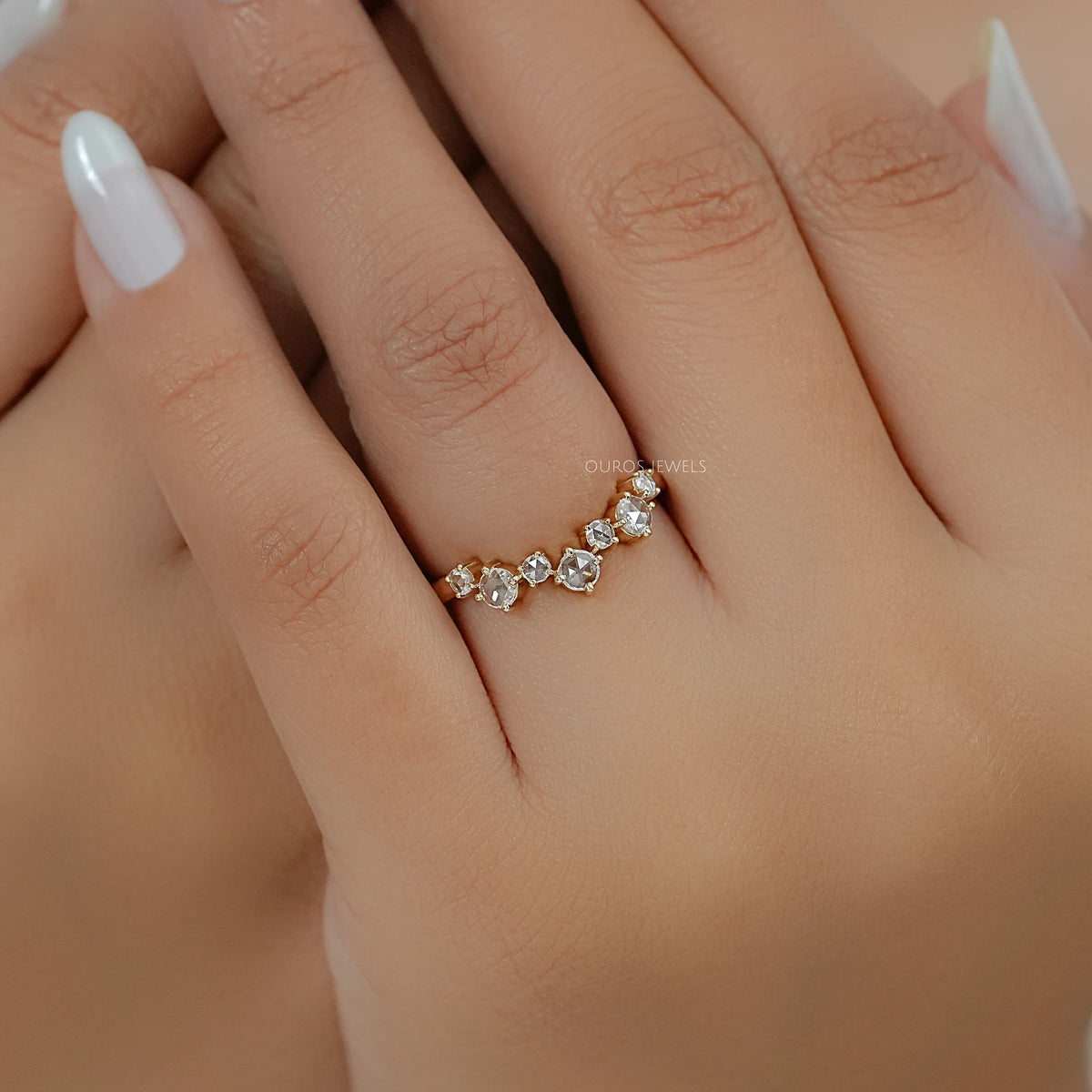 Verlobungsring mit Diamanten im Rosenschliff (rund und birnenförmig)