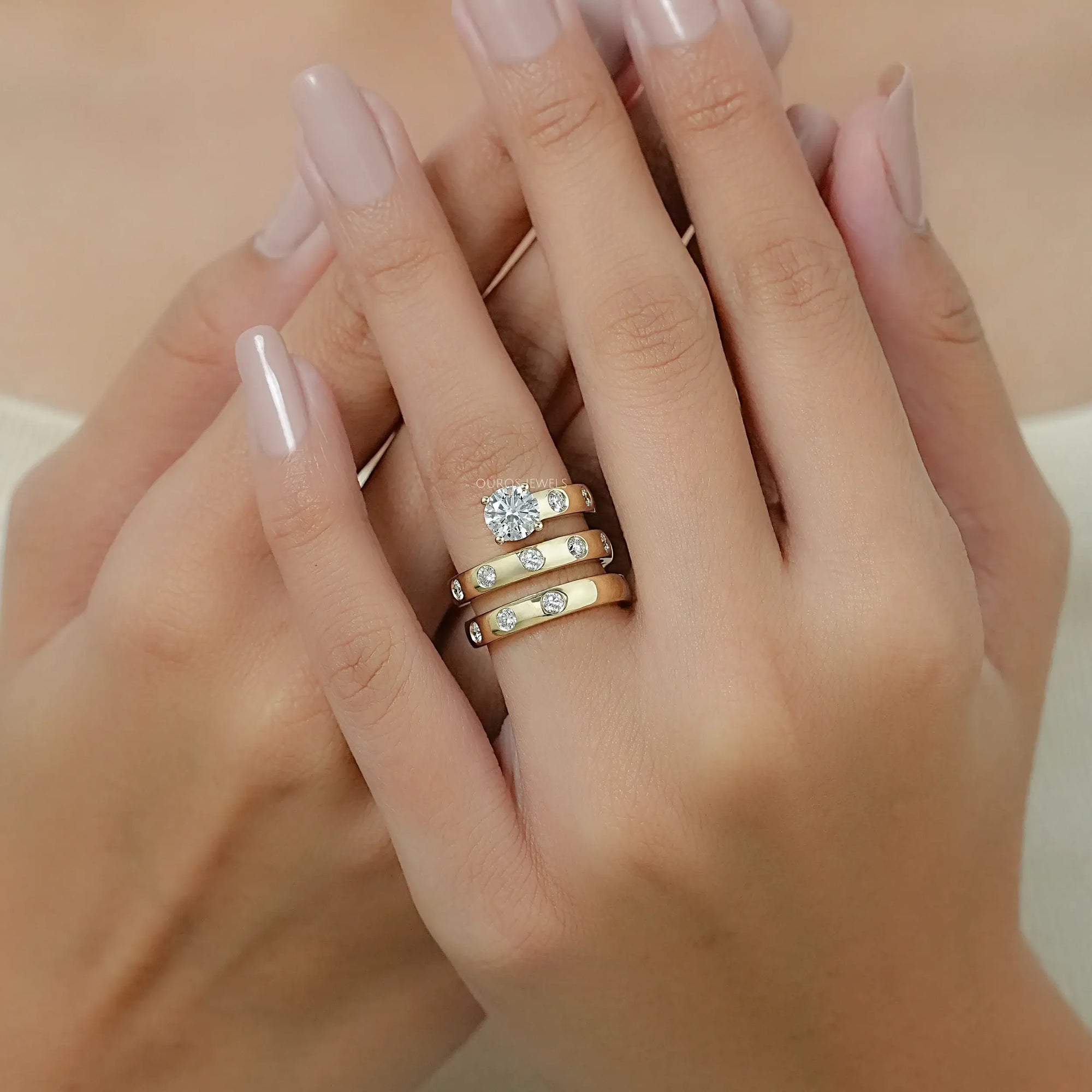 Round Lab Diamond Spiral Wedding Band