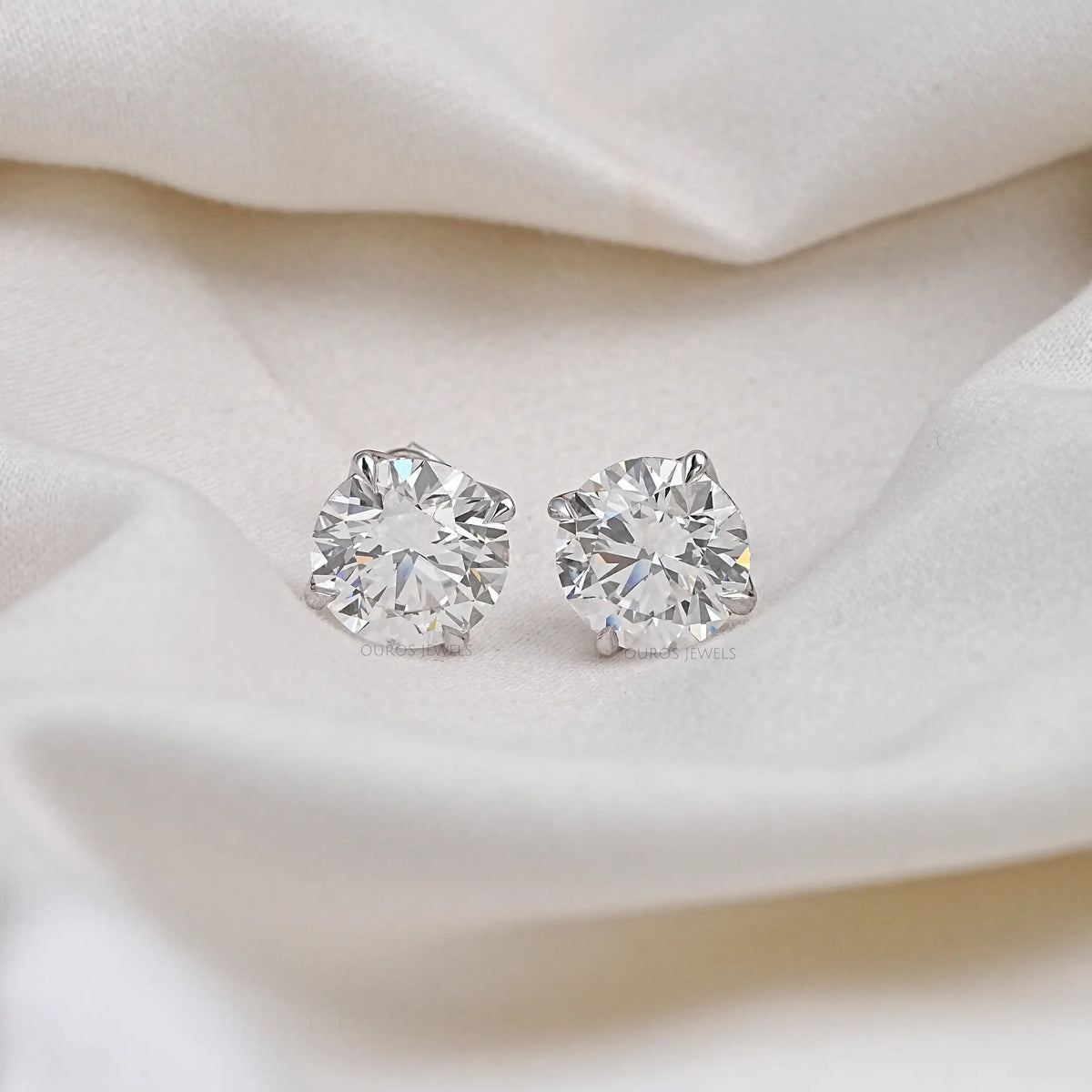 Round Cut Lab Diamond Stud Molly Sims - 96th Annual Academy Awards Earrings