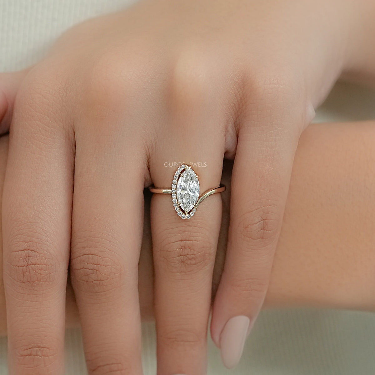 Verlobungsring mit Diamanten im Rosenschliff (rund und birnenförmig)