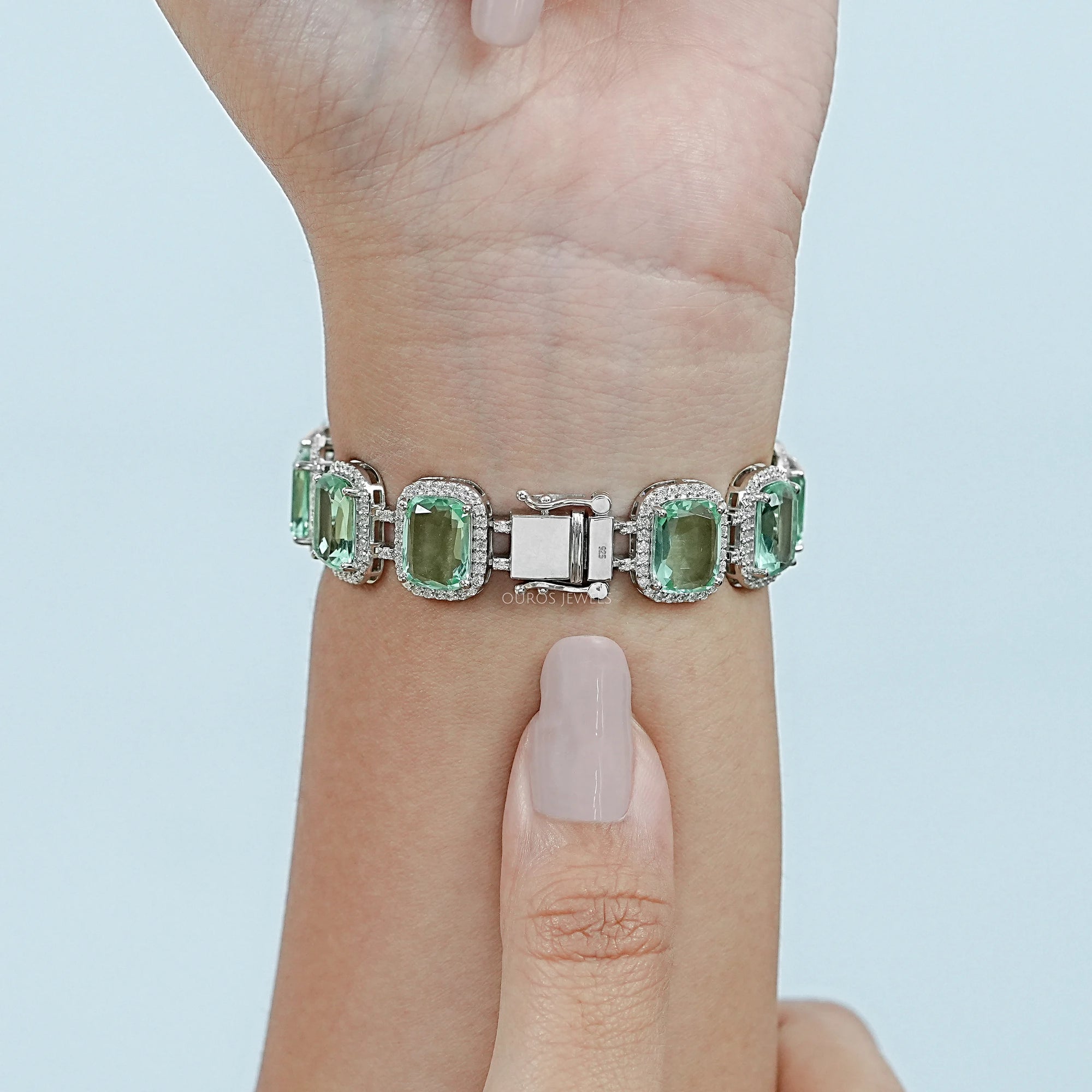 Rubin-Armband mit ovalen Edelsteinen