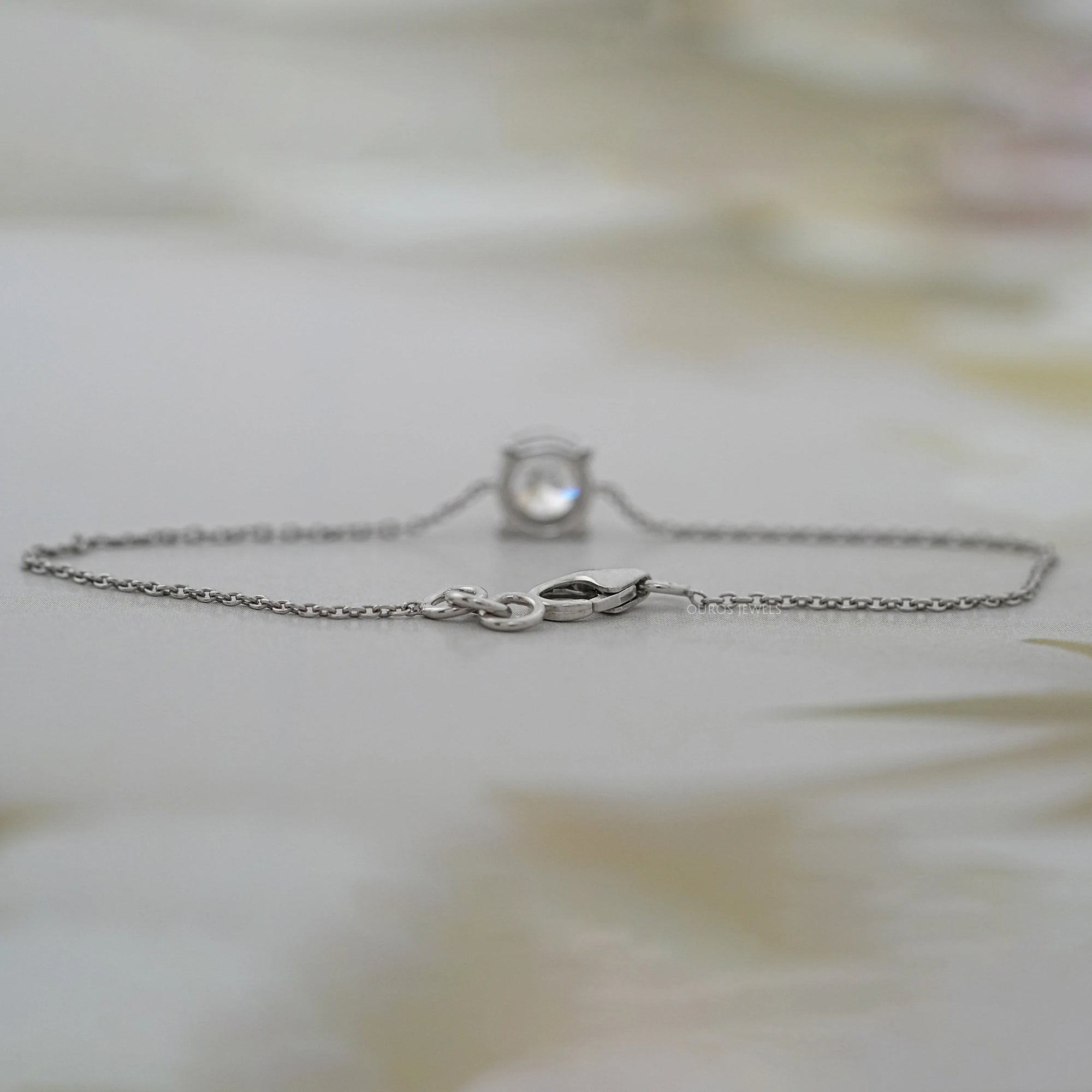 Multi-Labor-Diamantarmband mit Lünettenfassung und Solitär-Kette