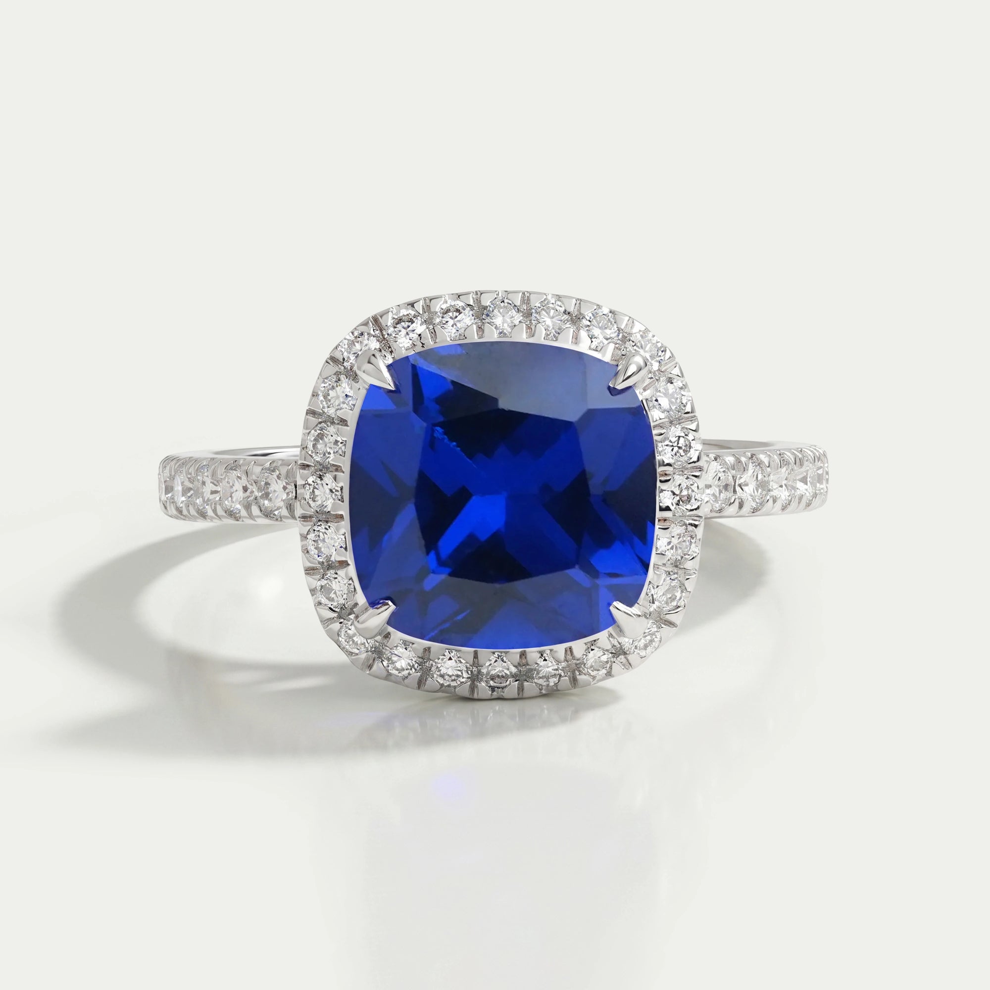 Natürlicher Blauer Kissen Schliff Halo Diamant Verlobungsring