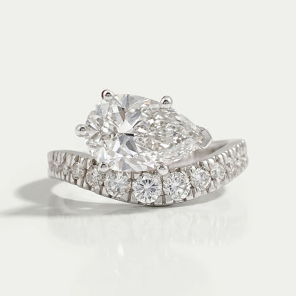 Ost-West-Birnenschliff-Diamant-Wellenring