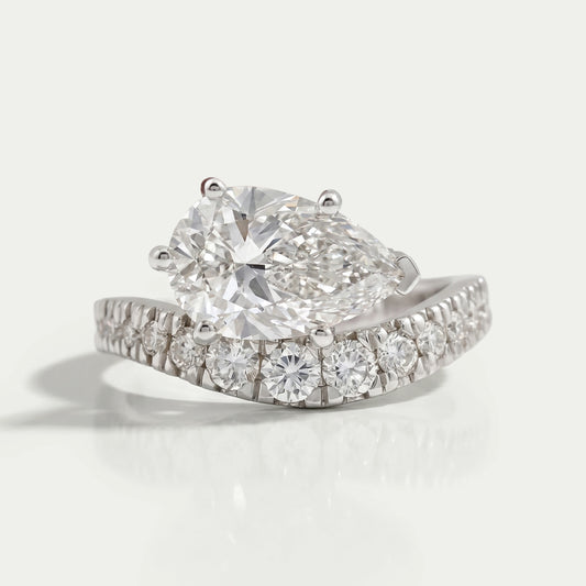 Ost-West-Birnenschliff-Diamant-Wellenring
