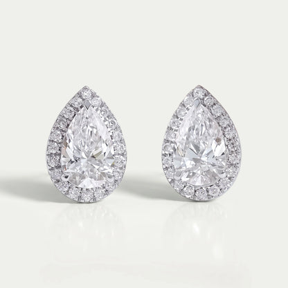 Ohrstecker mit birnenförmigem, im Labor gezüchtetem Diamant und Halo