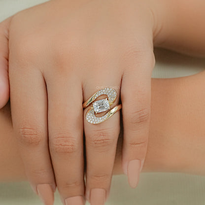 Verlobungsring mit Altschliff-Kissenschliff-Labor-Diamanten und Halo