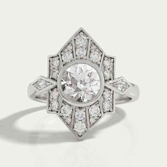 Antiker Verlobungsring mit Altschliff-Diamant in Zargenfassung