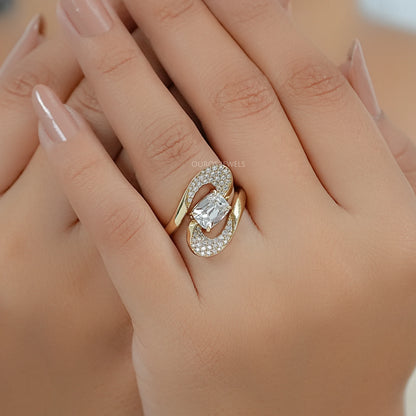 Verlobungsring mit Altschliff-Kissenschliff-Labor-Diamanten und Halo
