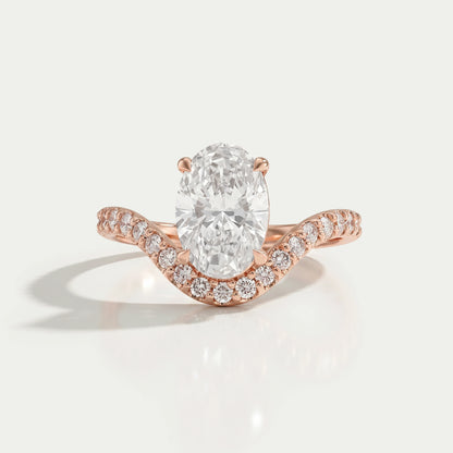 Verlobungsring mit ovalem Diamanten und geschwungenem Pavé-Band