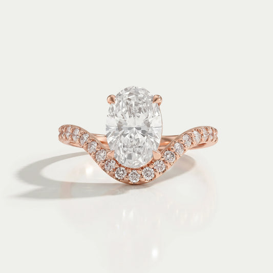 Verlobungsring mit ovalem Diamanten und geschwungenem Pavé-Band