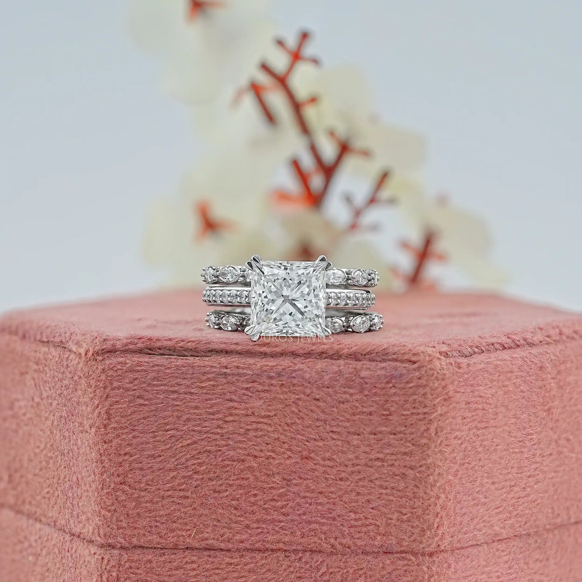 Solitär mit rundem Schliff und Diamant Akzent Brautring Set
