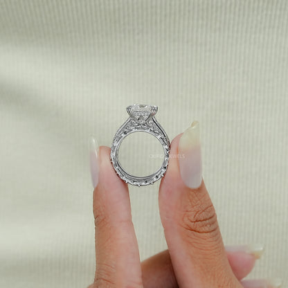 Solitär mit rundem Schliff und Diamant Akzent Brautring Set