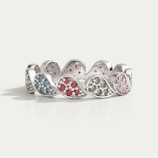 Ehering mit rundem Schliff und im Labor gezüchteten Diamanten im Regenbogen-Look