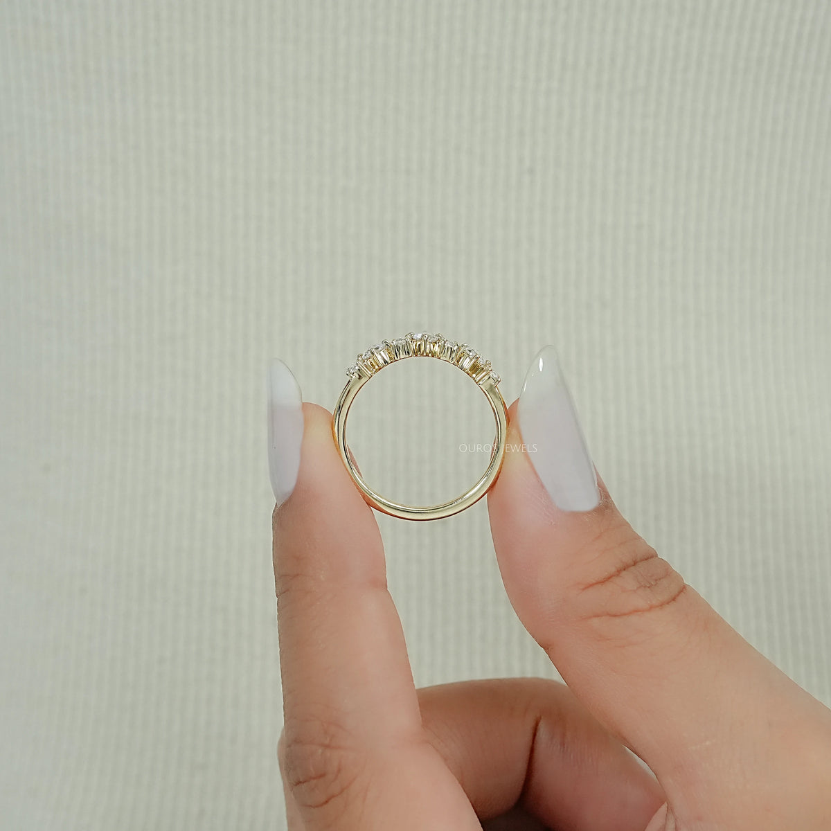 Verlobungsring mit Diamanten im Rosenschliff (rund und birnenförmig)