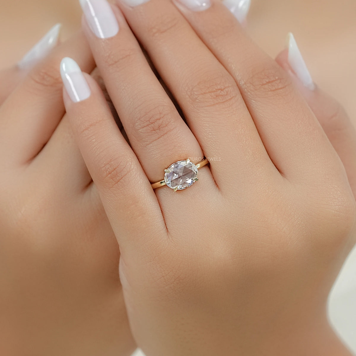 Verlobungsring mit Diamanten im Rosenschliff (rund und birnenförmig)