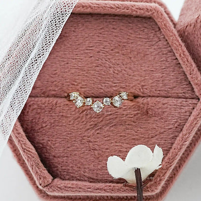 Verlobungsring mit Diamanten im Rosenschliff (rund und birnenförmig)