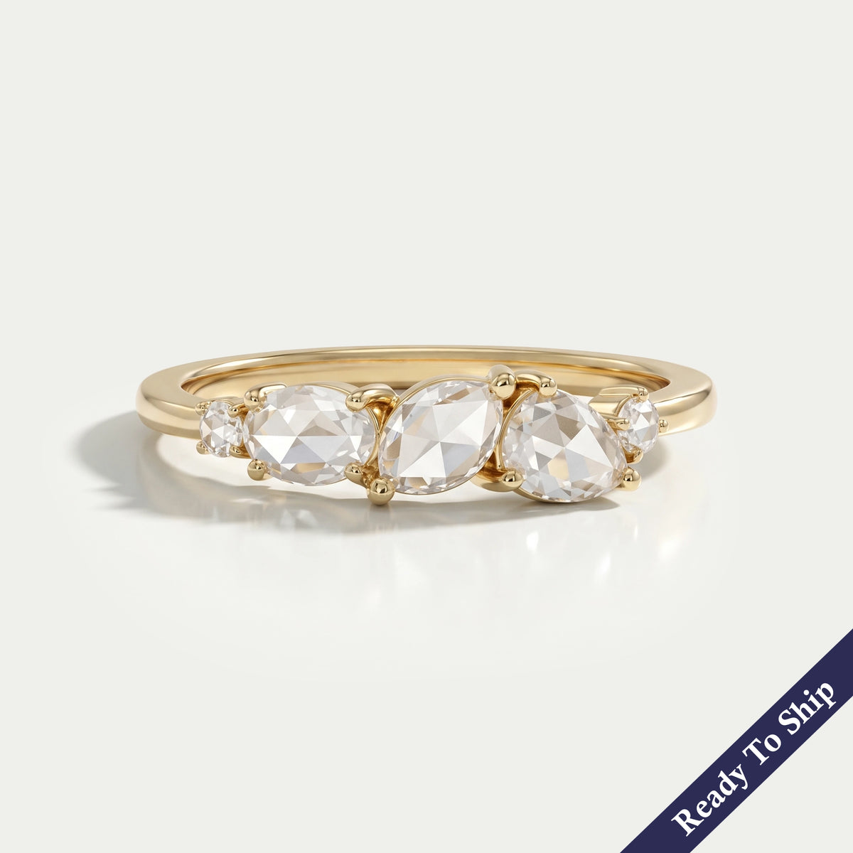 Antiker Ring mit ovalem Diamanten, rosafarbenem Halo und Blumenmuster